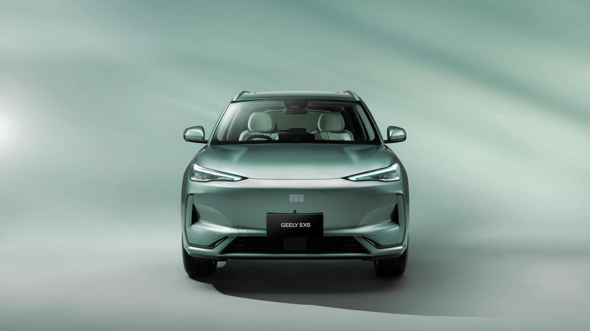 Geely EX5 in the UK launch campaign studio
